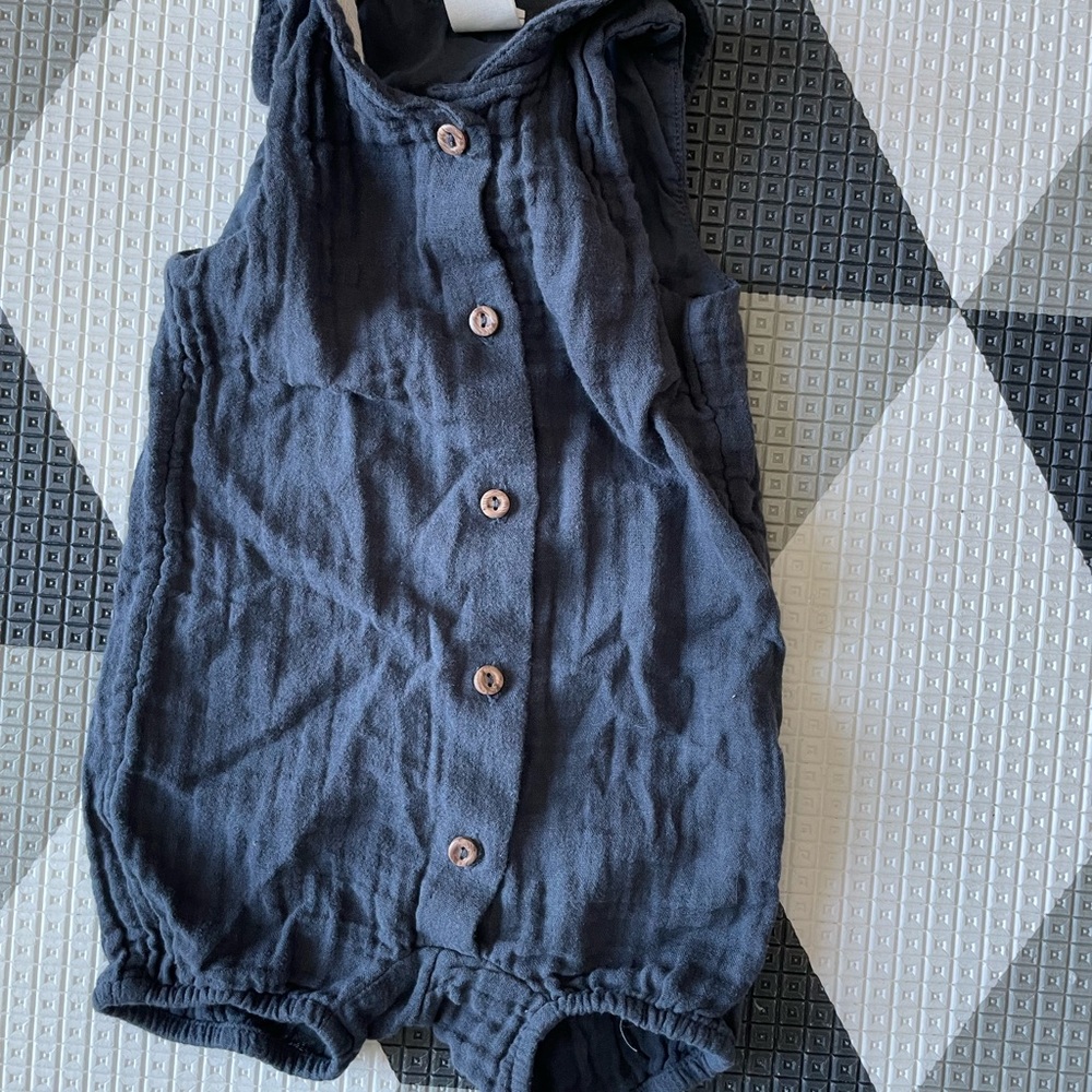 EUC H&M linen Navy Button-Up Baby Sailor Romper 2-4M